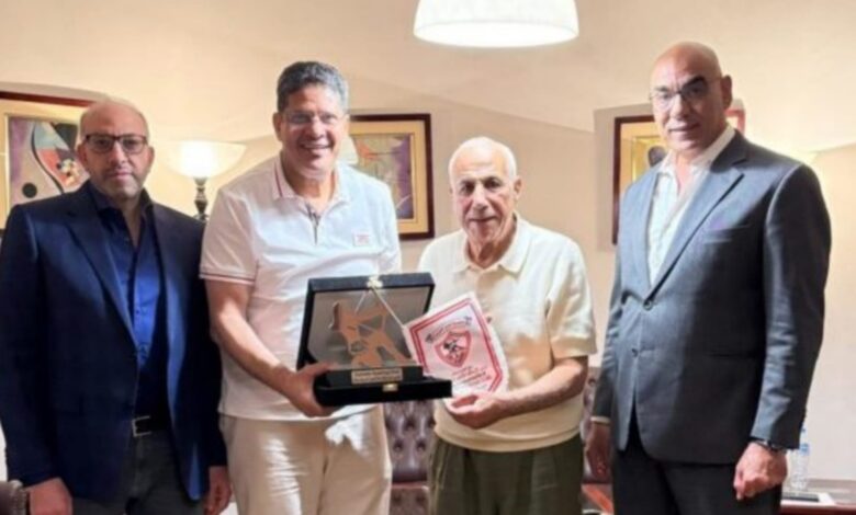 أيمن الرمادي يطمئن الجماهير على صحته.. ويكشف كواليس فترته مع الزمالك